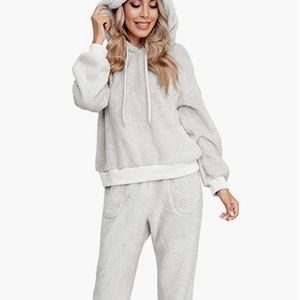 Fuzzy Grey 2 Piece Teddy Jogger 🧸